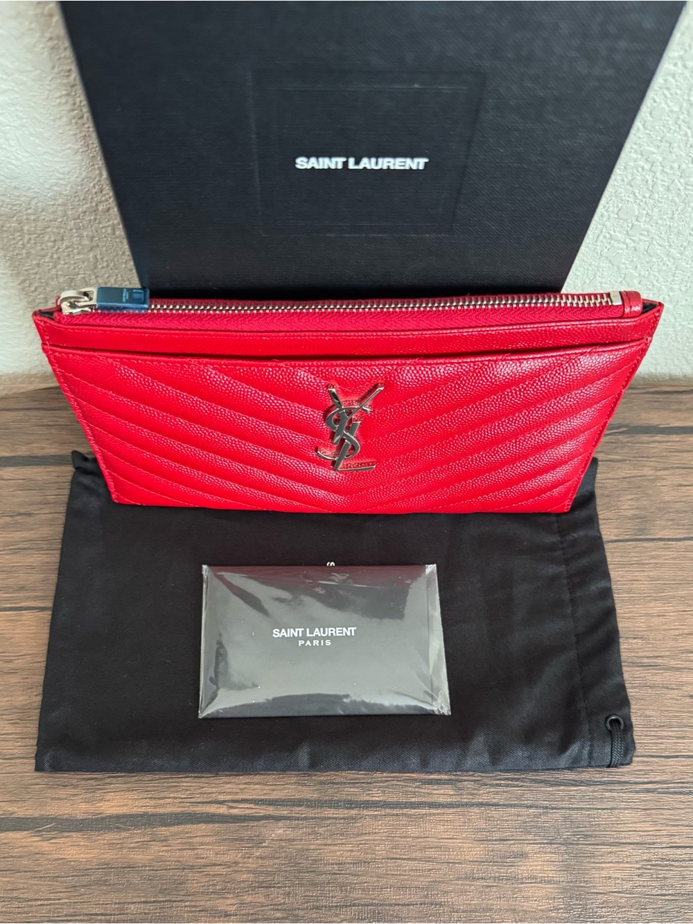 ❌SOLD❌NEW SAINT LAURENT Monogramme Grain De Poudre Chevron Quilted Clutch - Picture 2 of 7